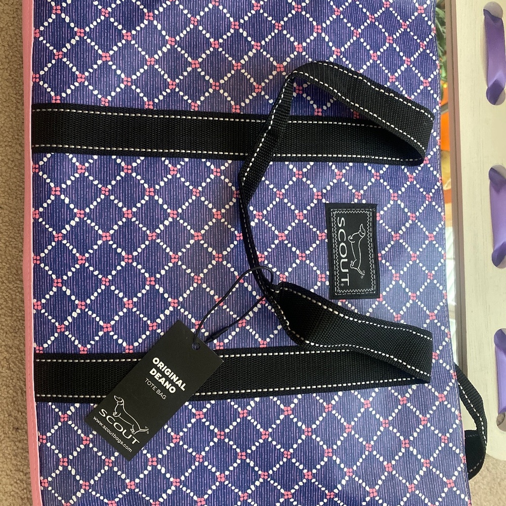 NWT SCOUT SHOPPING TOTE AND MAKEUP BAG
